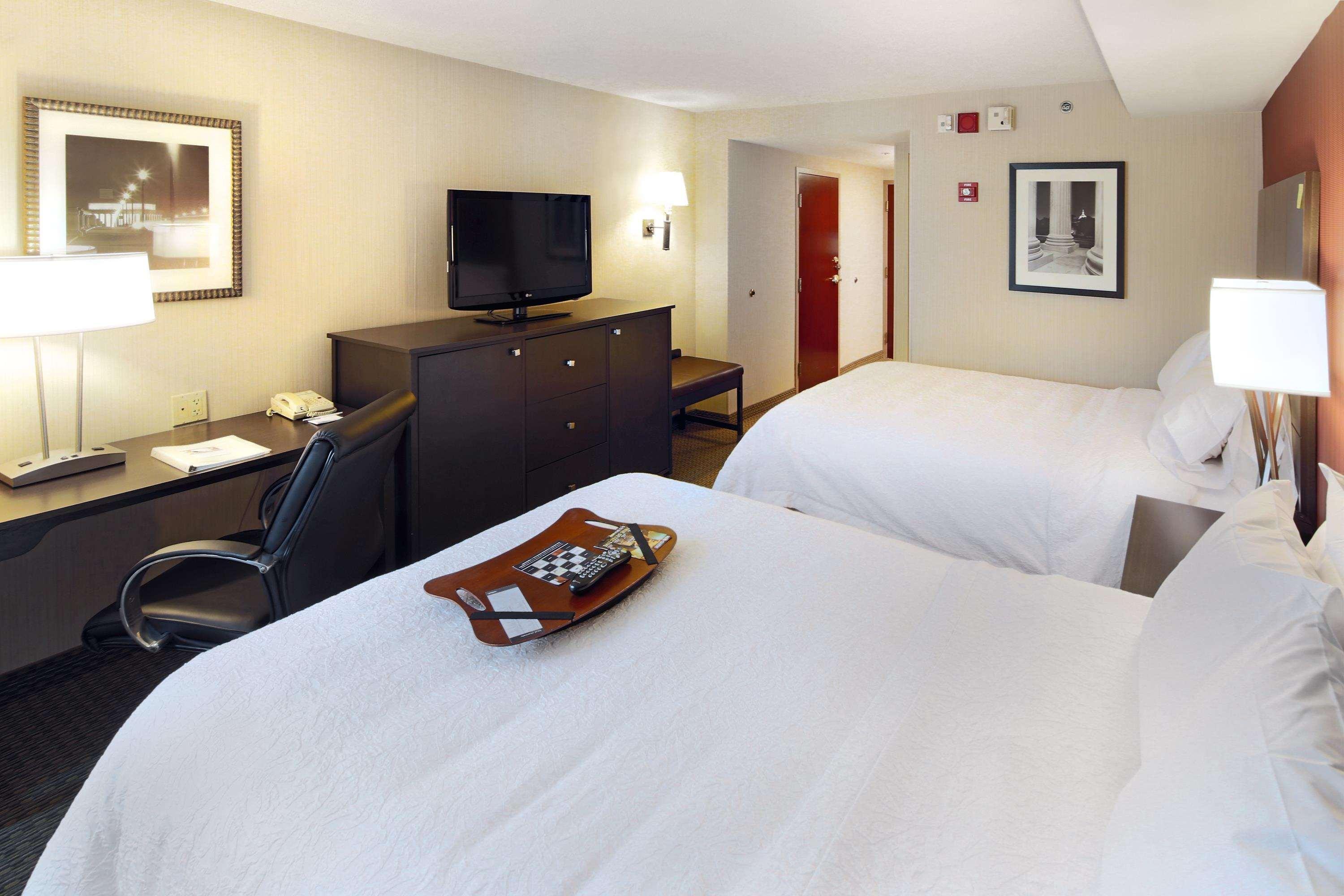 Hampton Inn & Suites Arlington Crystal City Dca Екстериор снимка