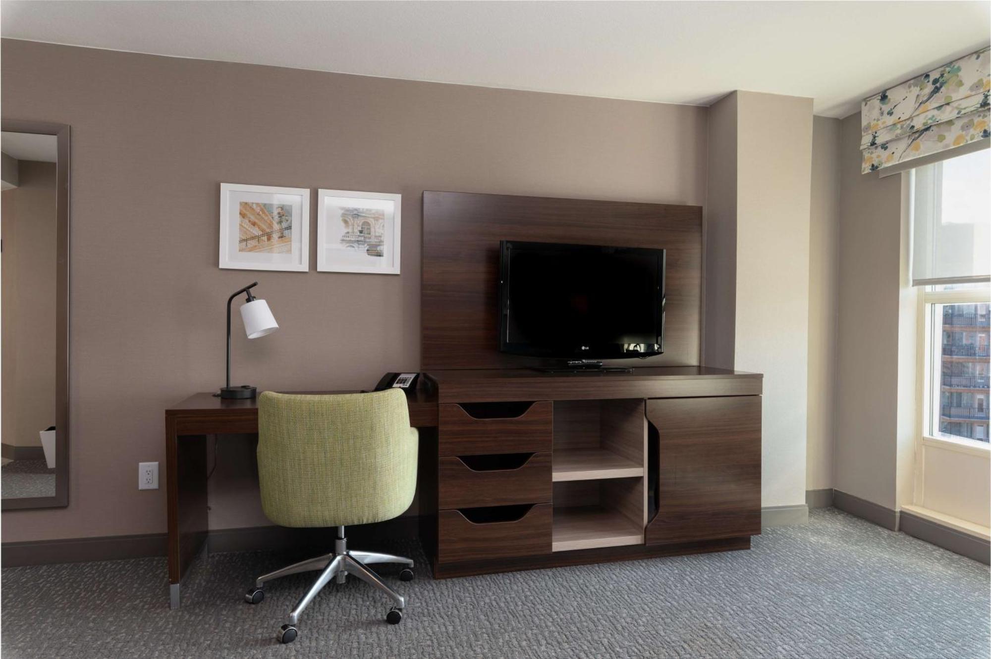 Hampton Inn & Suites Arlington Crystal City Dca Екстериор снимка